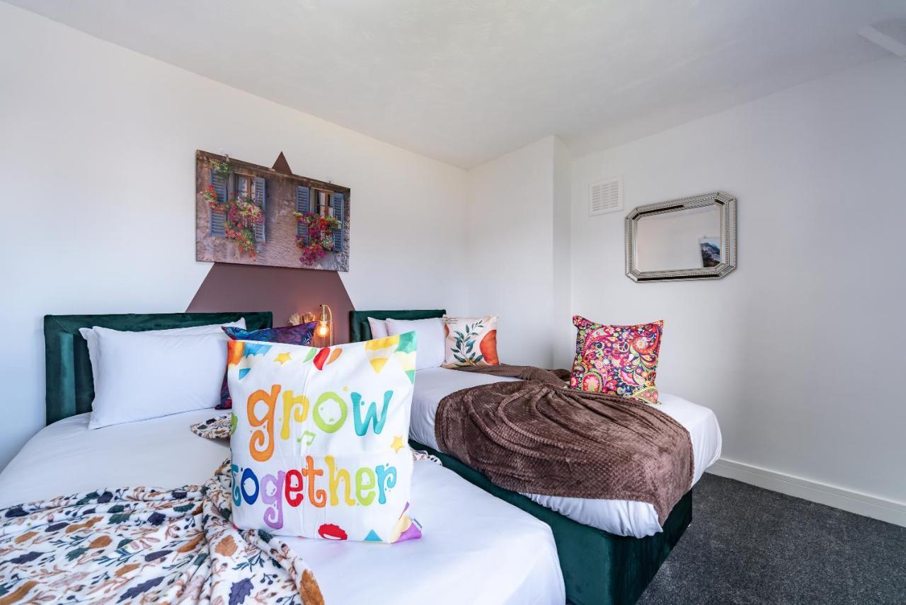 Aseda 4 Bedroom Private Parking, Game Zone -Pool Table, Garden Home Kingston upon Hull Dış mekan fotoğraf
