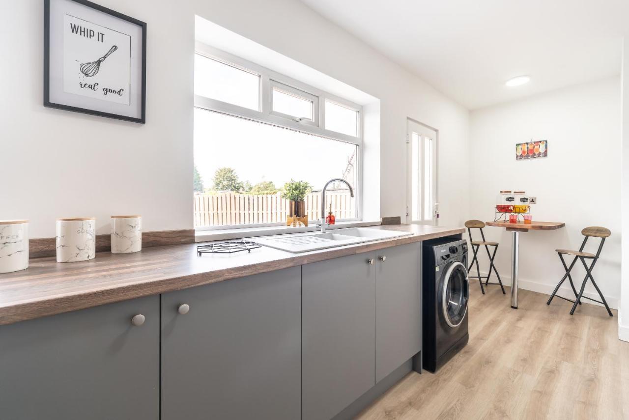 Aseda 4 Bedroom Private Parking, Game Zone -Pool Table, Garden Home Kingston upon Hull Dış mekan fotoğraf