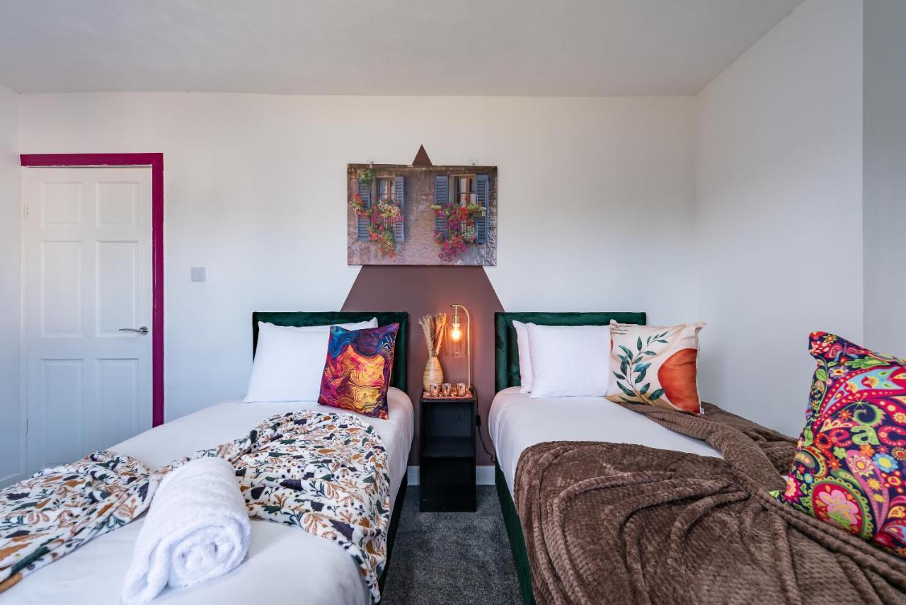Aseda 4 Bedroom Private Parking, Game Zone -Pool Table, Garden Home Kingston upon Hull Dış mekan fotoğraf