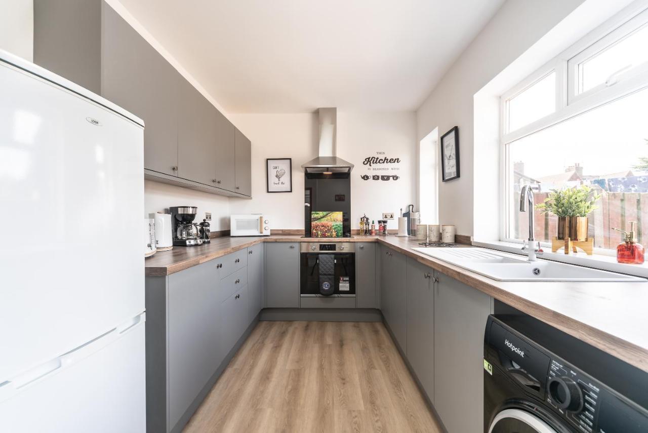 Aseda 4 Bedroom Private Parking, Game Zone -Pool Table, Garden Home Kingston upon Hull Dış mekan fotoğraf